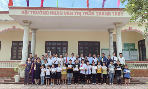 Tuyên dương học sinh khó khăn vượt khó, thành tích cao tại Thanh Thủy, Phú Thọ